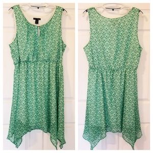 NWOT Beautiful flowy dress